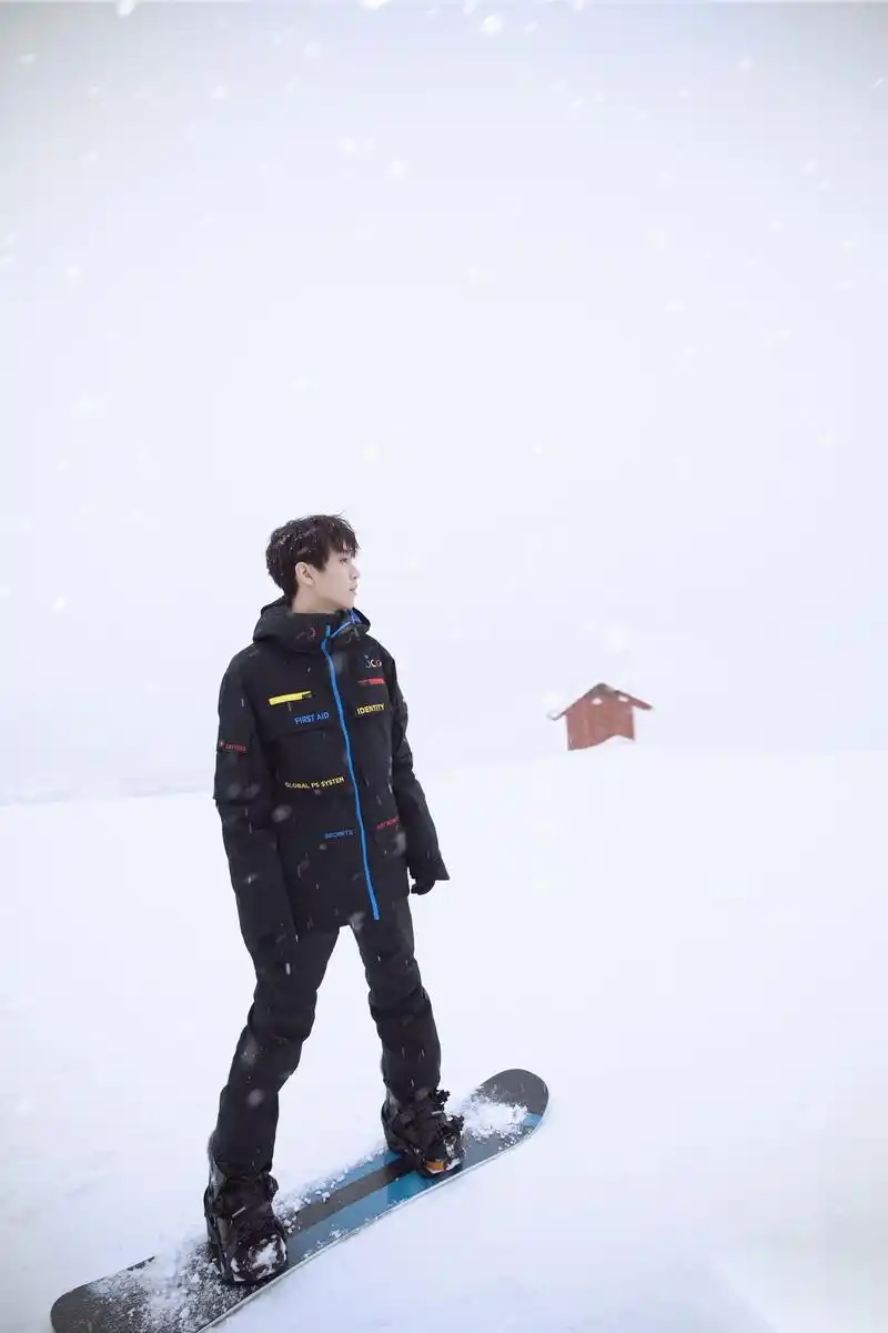 王俊凯登上《ellemen新青年》2020春季刊,今日释出,少年眼底的温柔与