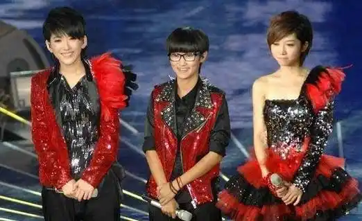 昔日快女总冠军,出道多年未火,今落魄到做微商,跑出租谋生