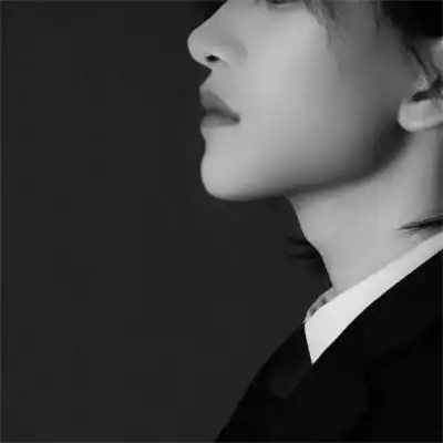 成熟稳重高端头像男