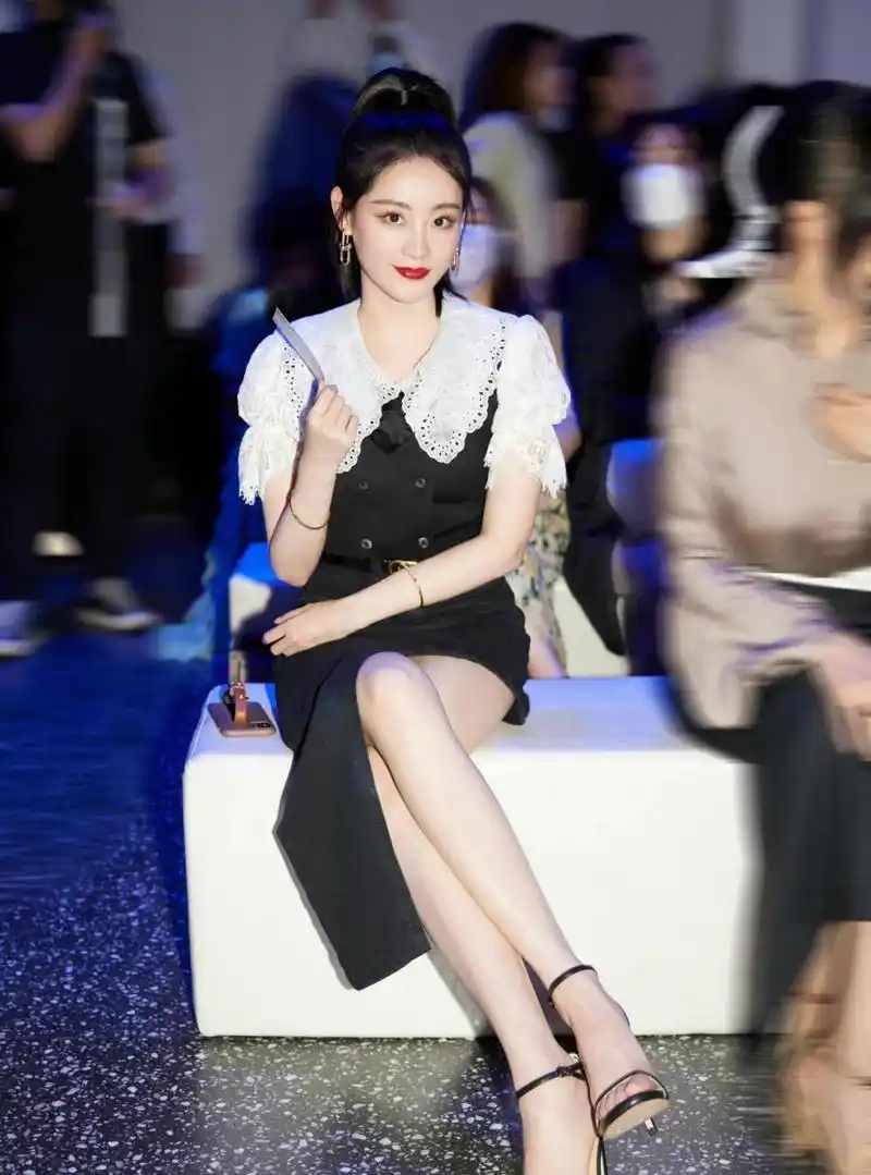 祝绪丹 一字带高跟凉鞋 大长腿