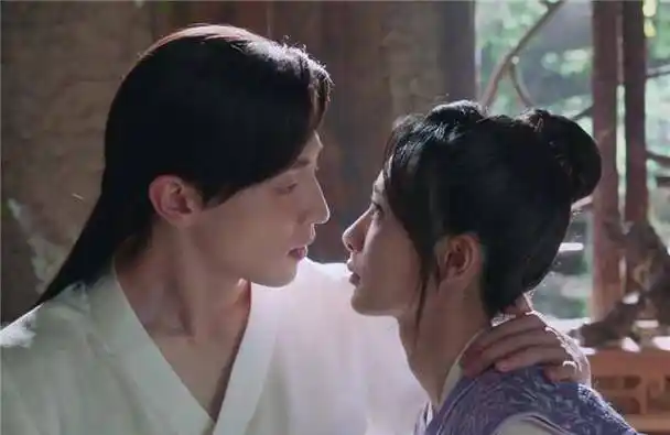 邓伦新剧《香蜜》一开播就炸了,网友:就我一个人觉得柏海出轨了_杨紫