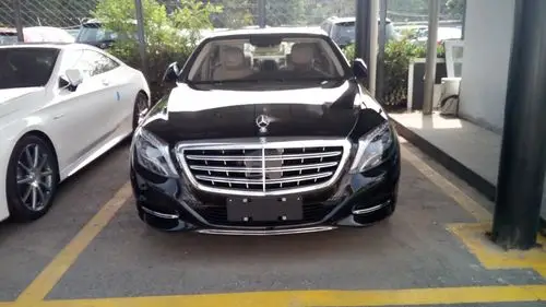 北京奔驰4s店17款迈巴赫s500到店实拍