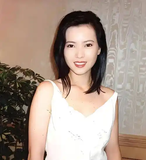 蓝洁瑛:曾是香港女神,55岁倒在自家厕所,葬礼拒绝刘德华出席引发争议