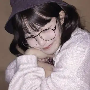 可爱圆圆眼镜女生头像精选戴黑色眼镜头像