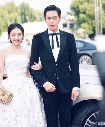 赵丽颖成最强电灯泡,陈赫和李晨秀恩爱,明星合照的亮点都在后面