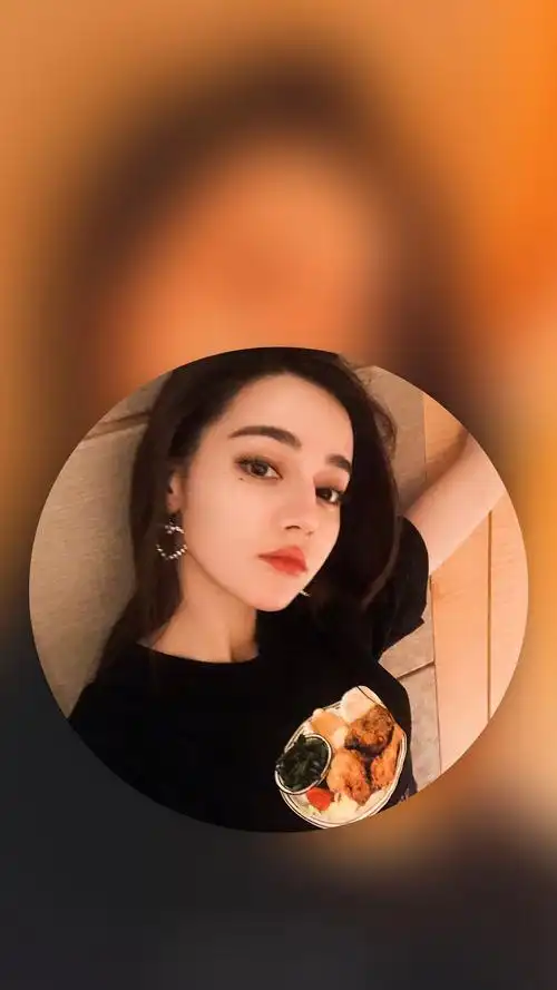 迪丽热巴嘟嘴卖萌图片手机壁纸