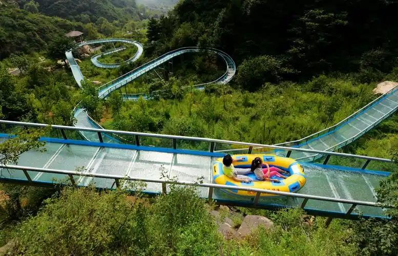 漫山花溪谷"高空玻璃漂流"带给您不一样的体验