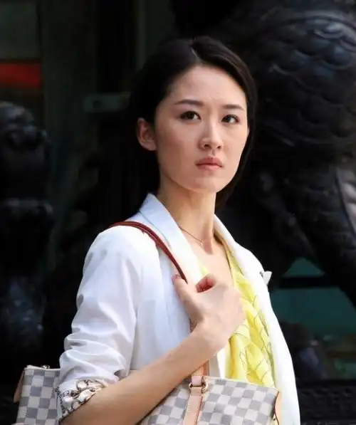 22岁张雯演"小三"走红 私房美艳照首曝光[组图]