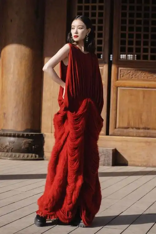 智族gq moty年度人物盛典##gq红毯##倪妮红色毛线裙