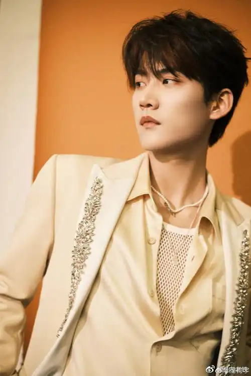 #周柯宇晒21岁生日巡演舞台照#