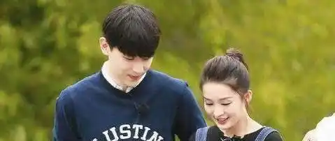 虽然最后被小骨劈叉攻破谣言,但估计邓伦和赵丽颖的可能性也不大