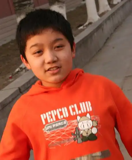 家有儿女小雨近照曝光当年的小可爱已变搓麻将大叔