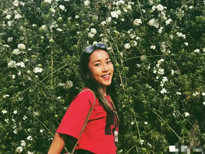 吉克隽逸微博曝生活素颜照 网友:人比花娇[7p]