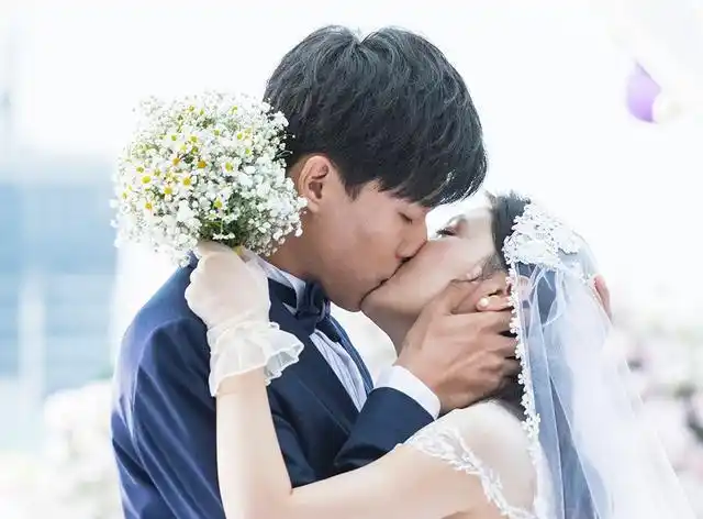 《我只喜欢你》大结局高甜,言默,乔一为省钱一起