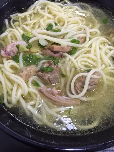 鱿鱼面好好吃,特别是它家的泡菜!