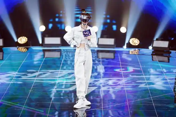 n向右旋转m向左旋转f查看大图k收起李斯丹妮超话蒙面舞王超话67