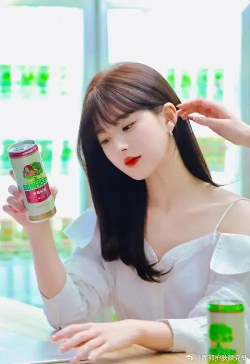 吴宣仪刘海造型多多  -- 吴宣仪今年的刘海是这个  -- 杨紫什么发型都