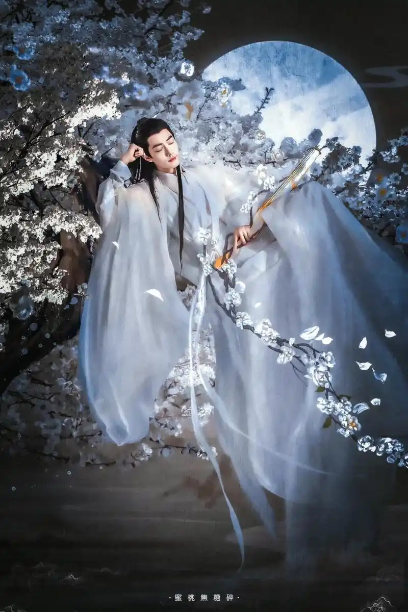 玉骨遥遥相望海报 #肖战玉骨遥#肖战时影  月下谪仙轻睡去 - 抖音