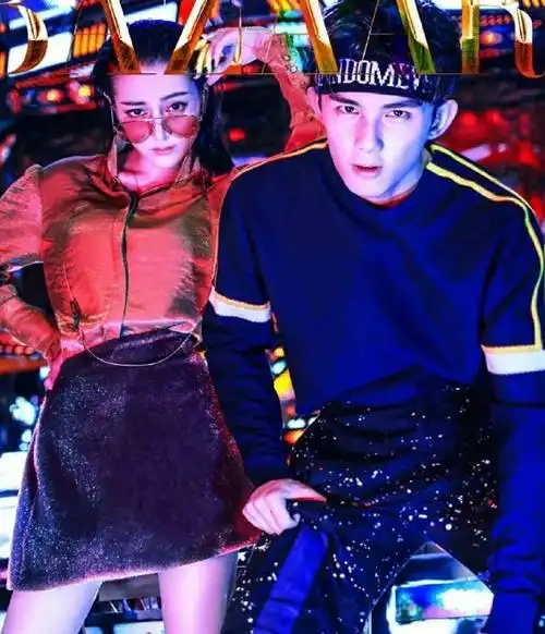 迪丽热巴与吴磊的杂志封面,甜酷的互动,没见过这么养眼的组合