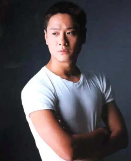 回顾连奕名成名娶小三杨若兮抛妻弃子如今前妻红了他糊了