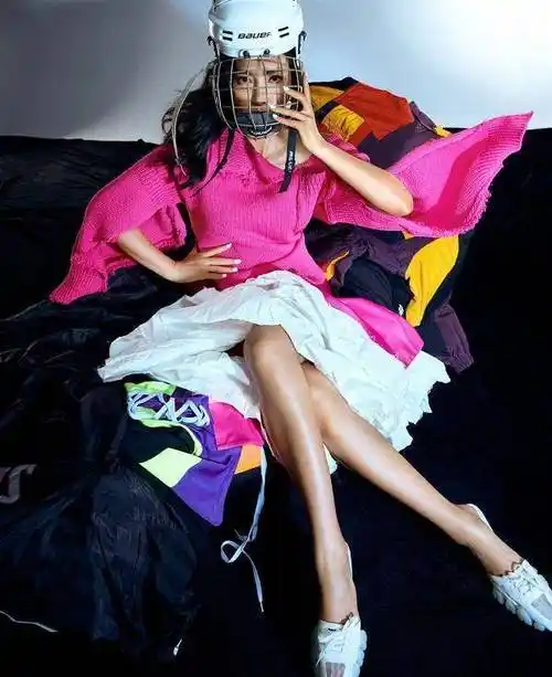 原创李冰冰复古运动大片曝光成熟稳重又性感网友真不愧是大花