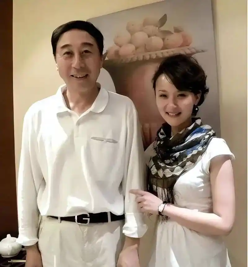 冯巩与老婆罕见同框!