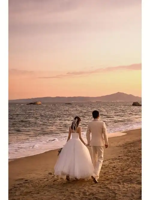 婚纱照  这组呢 emmm也比较一般,第一张背影还可以,不知道底片什么