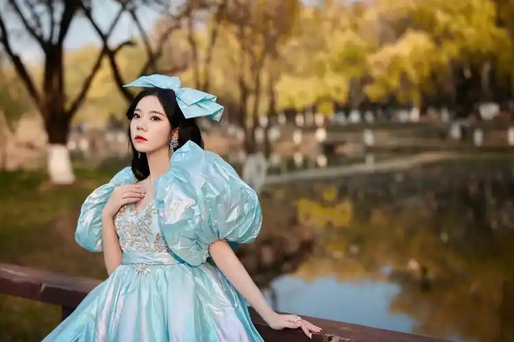 > 张紫宁在逃公主甜美写真图片(4/9)