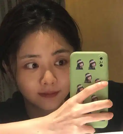 原创原创谭松韵自曝素颜照,谭松韵:给你们个机会,得到我的素颜