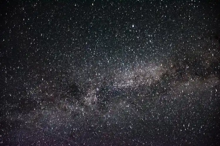 关于看星空,凭着我们领队多年的户外经验告诉大家:观看星空银河一定要