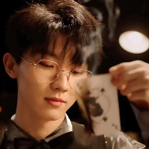 给风皇下跪已经在跪了