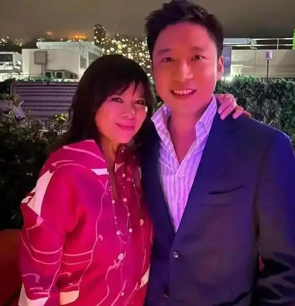 霍启山觉醒跟章子怡吻照成过去与荣家大小姐比肩显江湖地位