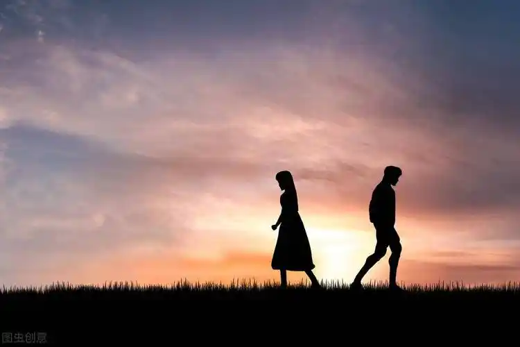 因出身贫寒,遭女方家人嫌弃,十年后功成名就,女孩