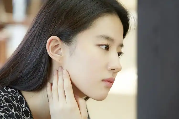 p>刘亦菲,1987年8月25日出生于湖北省武汉市,华语影视女演员,歌手