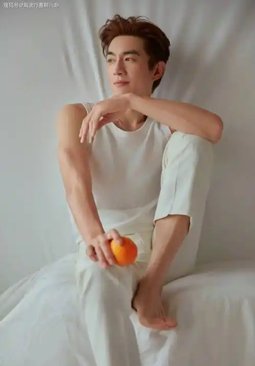 林更新考博成功,抓着两个孩子亲切合影,接线人员:招生合理合规