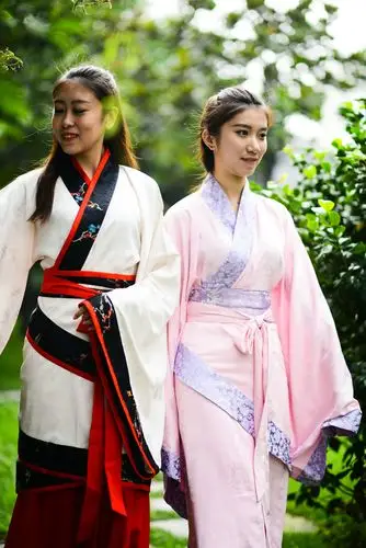 传统汉服 汉女婀娜