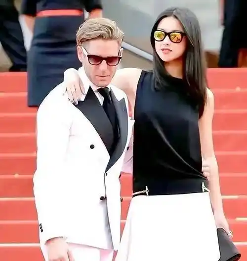 彼时35岁的拉波埃尔坎已经是菲亚特集团的副总牌,身价超过百亿欧元,是