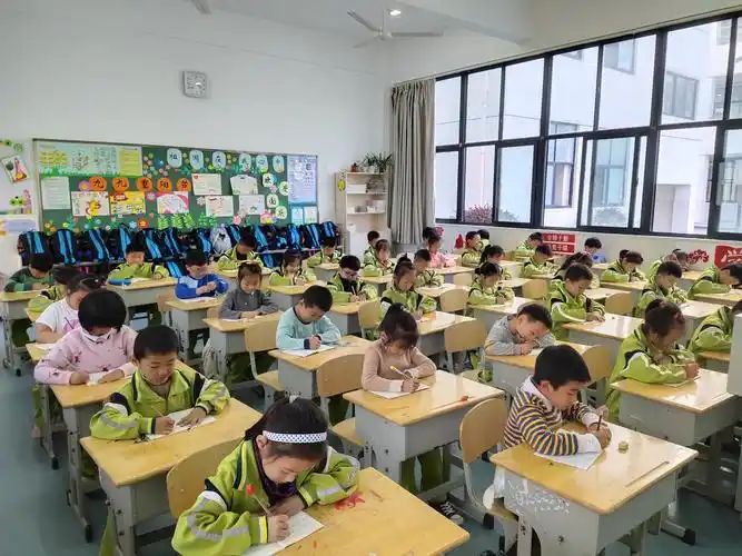 让墙壁说话,让教室育人 ——金陵汇淳学校班级文化布置评比大赛