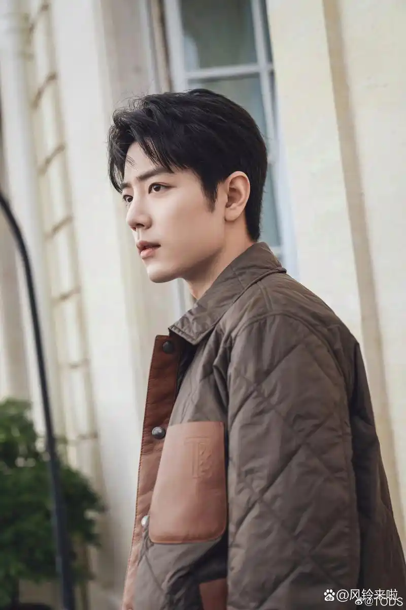 老托简直太会拍了,当然关键还是代言人肖战的底子好.