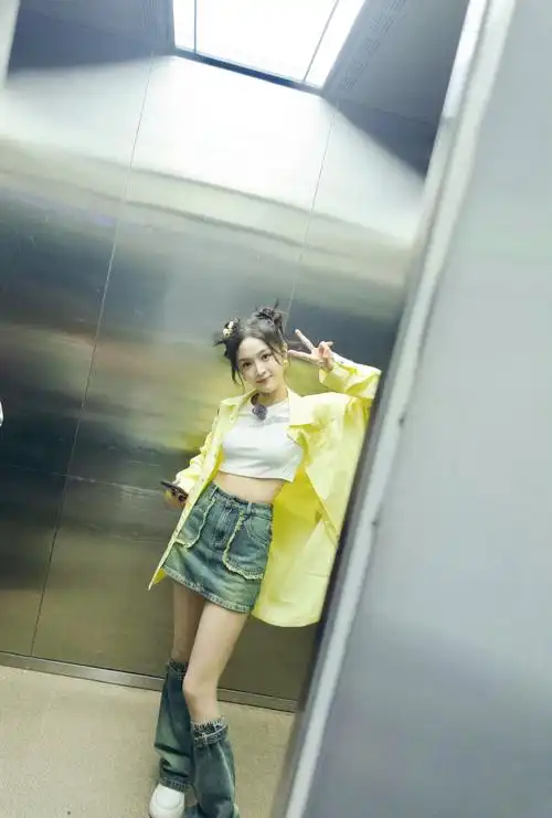 新的一天宝们早点休息啦微博正文    @吴宣仪_betty