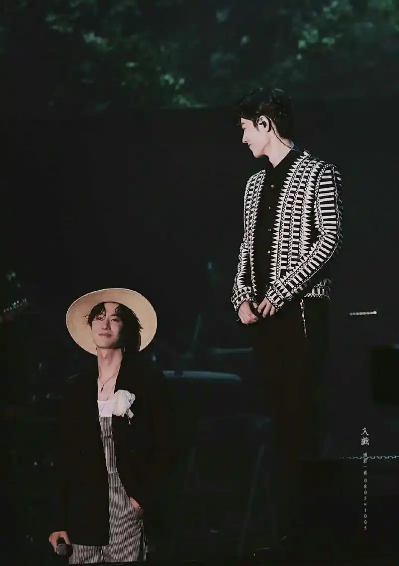 肖战王一博粉丝海边唱无羁梦回陈情令王一博真的值得