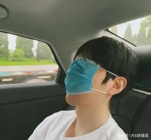 搞笑照片:我让师傅帮我装个空调,看到空调我笑了