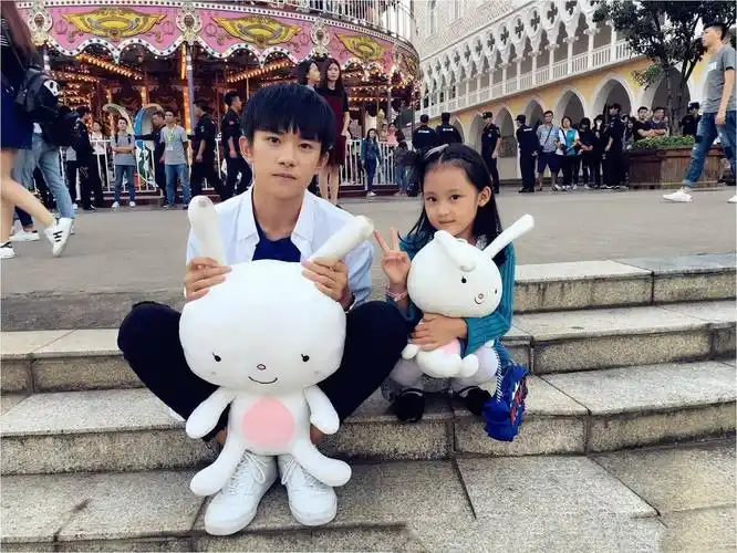 考古易烊千玺剧组拍照合集尹柯世界第一可呀