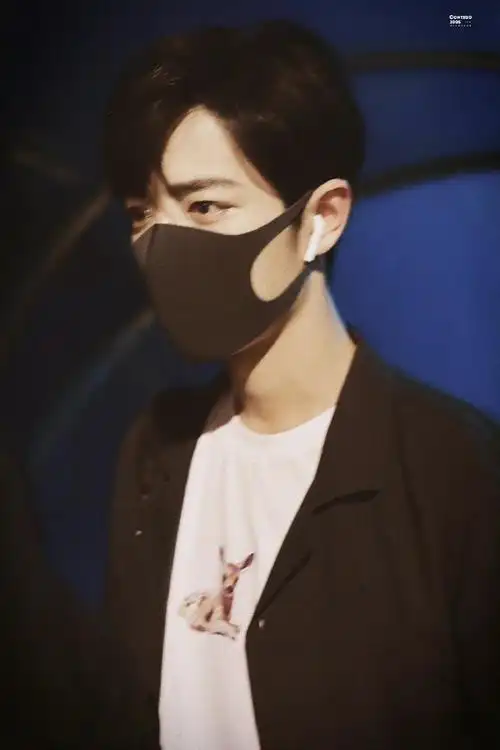 肖战戴口罩好绝##肖战库存随拍