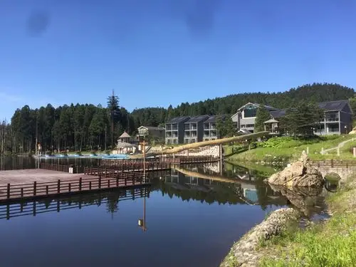 明月山梦月山庄,月亮湖