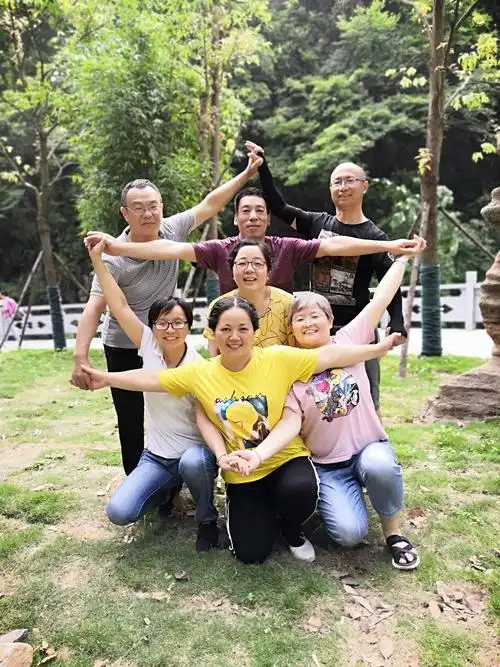 在悦老师指导下,成功六人五角星造型,"不对,1