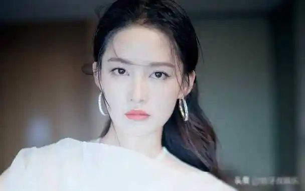 杨洋的6位绯闻女友最大36岁最小24岁一个比一个年轻