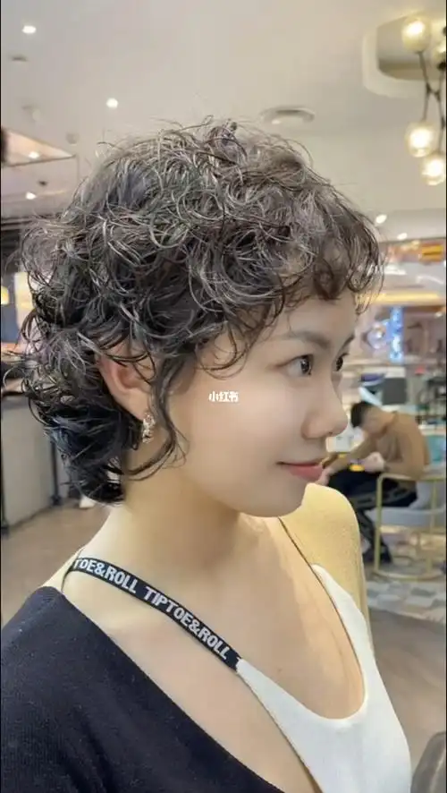 高级感短发烫发