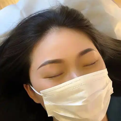 做完眉毛了,真的是非常的满意,纹完身边的小姐妹发誓_圈子-新氧美容