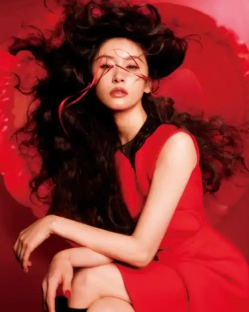 王子文玫瑰红裙##王子文长发红裙